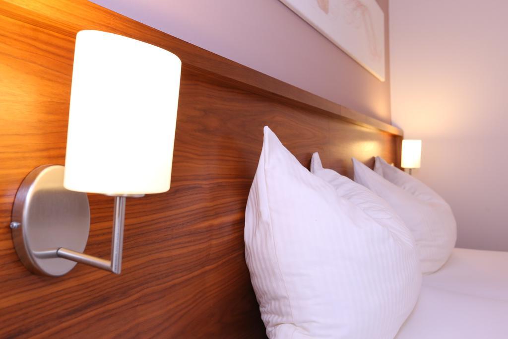 Hotel & Konditorei May Lajtaújfalu Szoba fotó