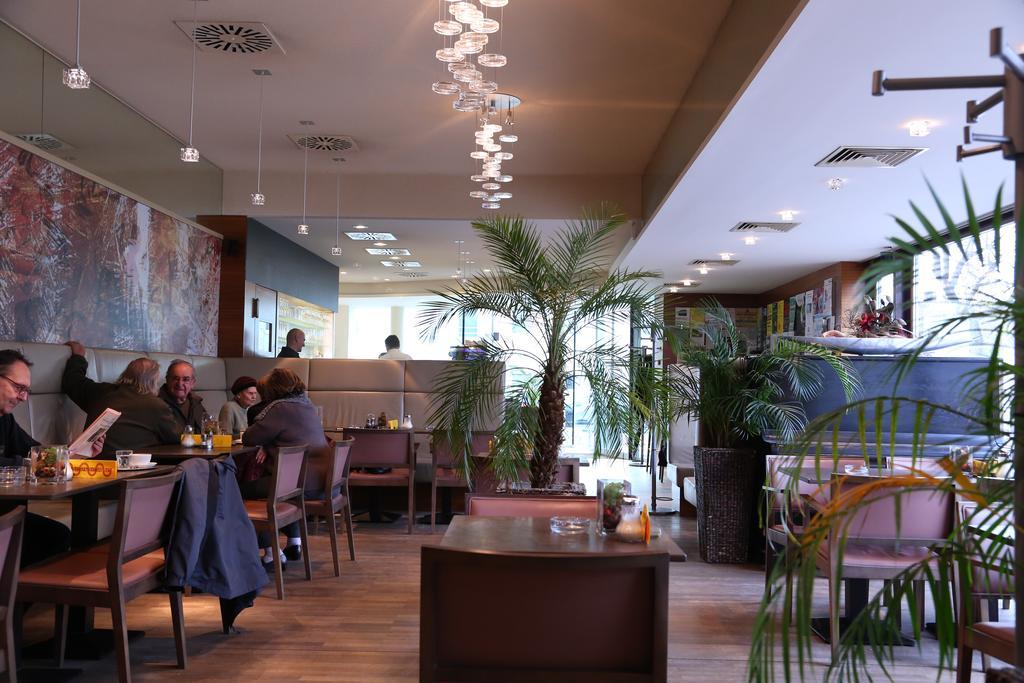 Hotel & Konditorei May Lajtaújfalu Kültér fotó
