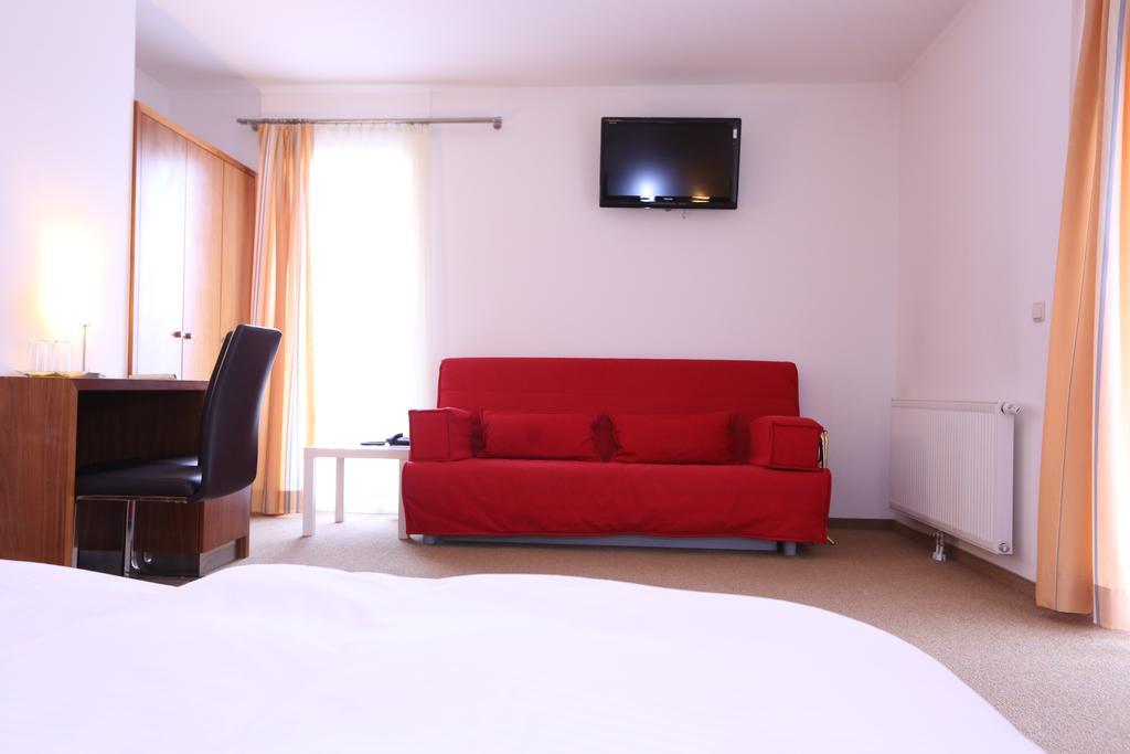 Hotel & Konditorei May Lajtaújfalu Szoba fotó